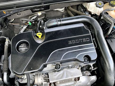 Used 2023 Chevrolet Malibu LT FWD image 31