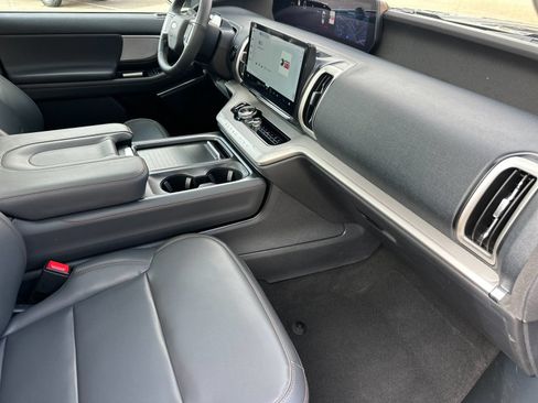 Used 2025 Ford Expedition Active AWD/4WD image 19