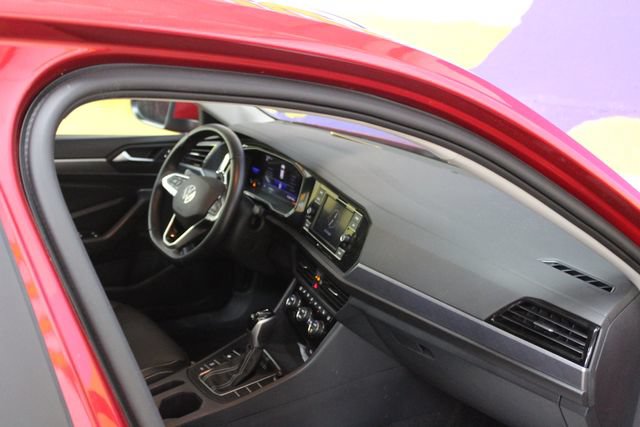 Used 2023 Volkswagen Jetta SE w/ Panoramic Sunroof Package FWD image 12