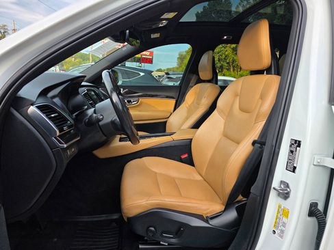 Used 2017 Volvo XC90 T6 Momentum w/ Vision Package image 9