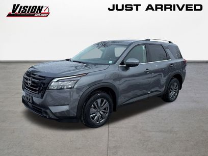 New 2025 Nissan Pathfinder SV w/ Black Appearance Package