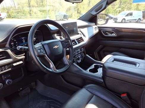 Used 2024 Chevrolet Suburban High Country AWD/4WD image 3