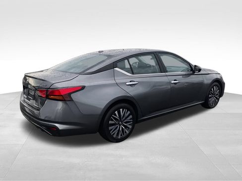 Used 2024 Nissan Altima 2.5 SV FWD image 8