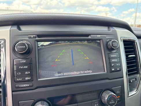 Used 2017 Nissan Titan SL AWD/4WD image 11