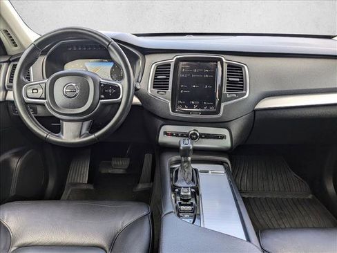 Used 2018 Volvo XC90 T6 Momentum w/ Convenience Package image 16