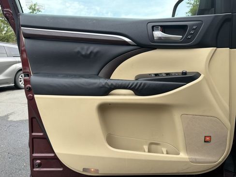 Used 2014 Toyota Highlander Limited Platinum AWD/4WD image 7