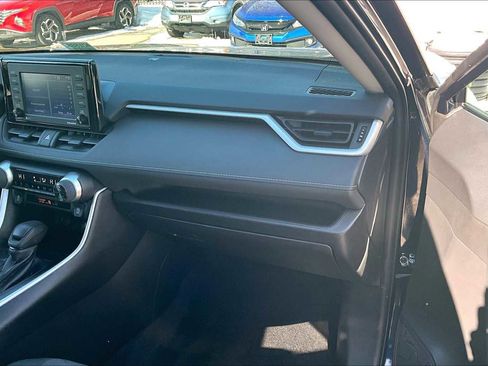 Used 2021 Toyota RAV4 XLE image 13
