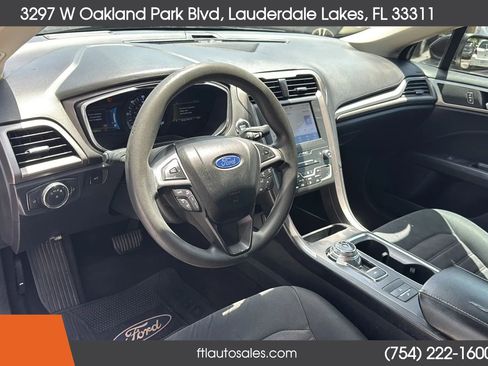 Used 2020 Ford Fusion SE FWD image 21