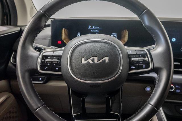 Certified 2025 Kia Carnival FWD image 12