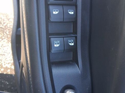 Used 2023 Jeep Grand Cherokee Laredo image 19