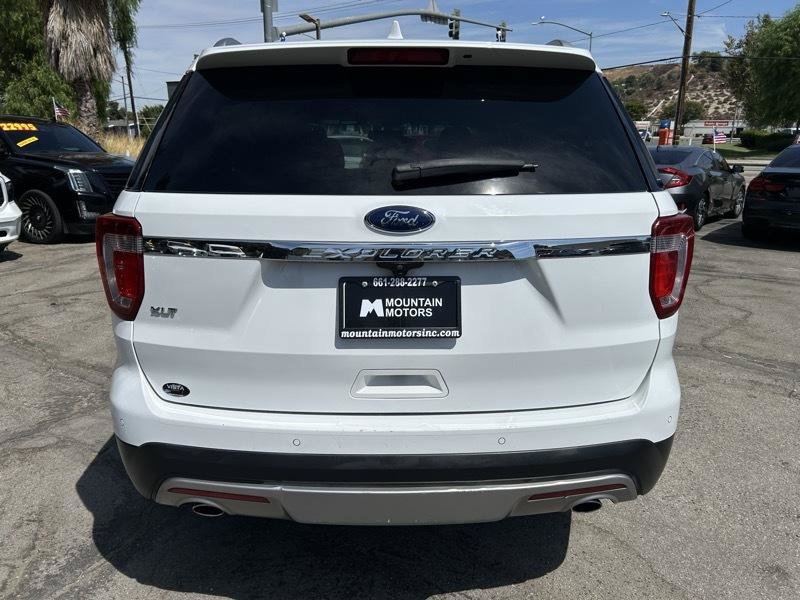 Used 2017 Ford Explorer XLT w/ Equipment Group 201A FWD image 4