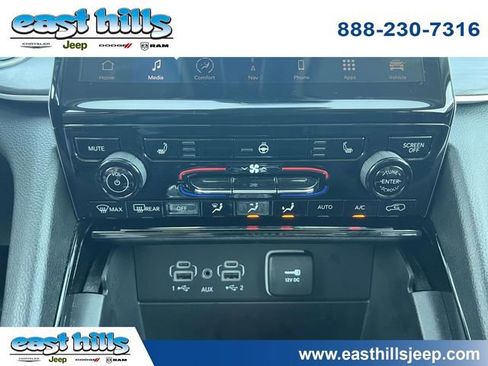 Certified 2023 Jeep Grand Cherokee Limited w/ Black Appearance Package AWD/4WD image 31