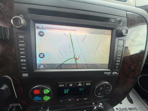 Used 2012 GMC Yukon XL Denali image 17