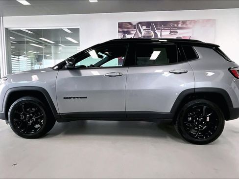 Used 2022 Jeep Compass Latitude AWD/4WD image 3