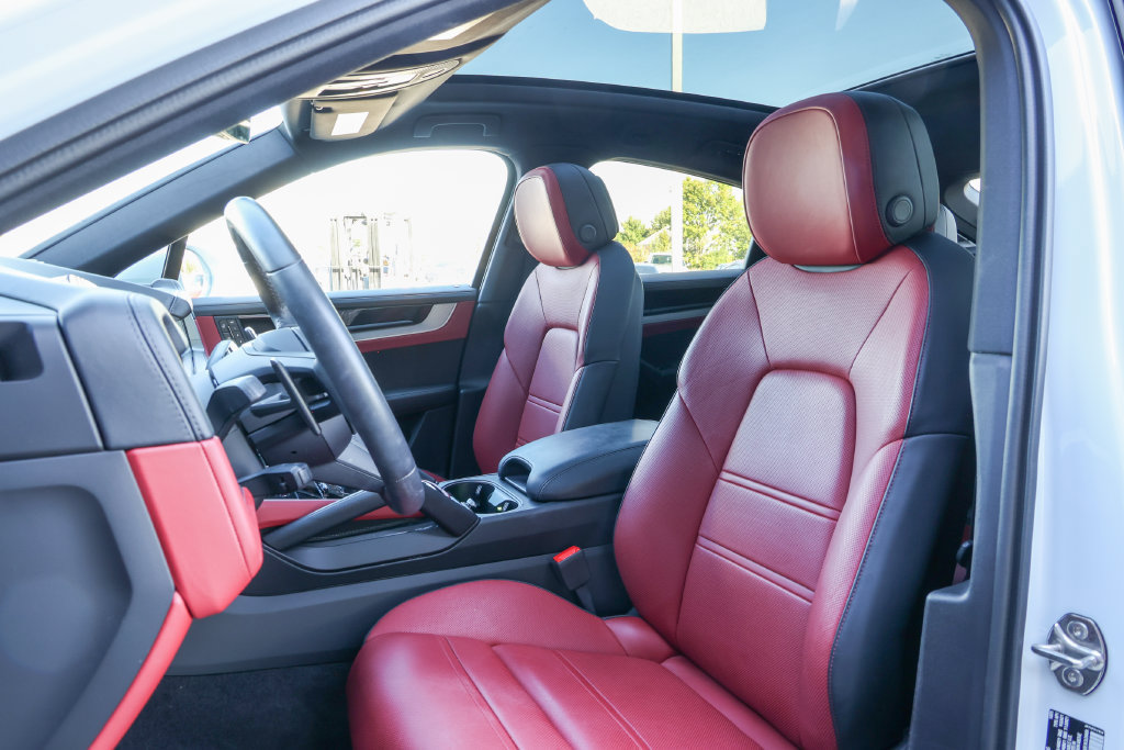 Certified 2026 Porsche Cayenne Coupe AWD/4WD image 5