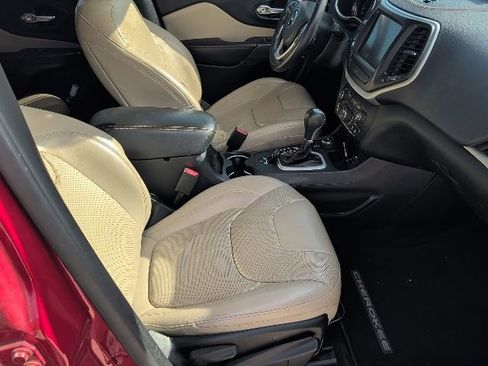 Used 2015 Jeep Cherokee Limited w/ Luxury Group AWD/4WD image 9