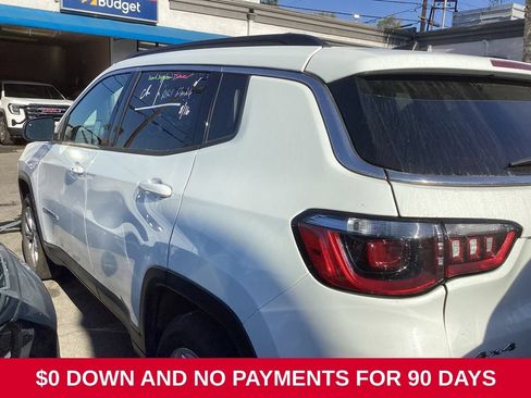 Used 2025 Jeep Compass Latitude w/ Sun & Sound Group AWD/4WD image 5