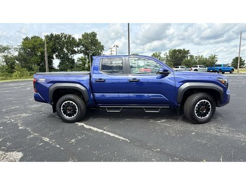 Used 2024 Toyota Tacoma TRD Off-Road w/ TRD Off Road Upgrade Package AWD/4WD image 8