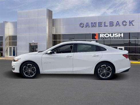 Used 2024 Chevrolet Malibu LT image 2
