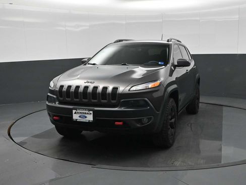 Used 2018 Jeep Cherokee Trailhawk w/ Quick Order Package 23L image 5