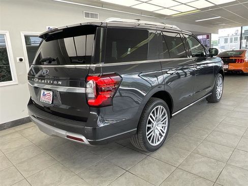 Used 2023 Ford Expedition Platinum AWD/4WD image 5