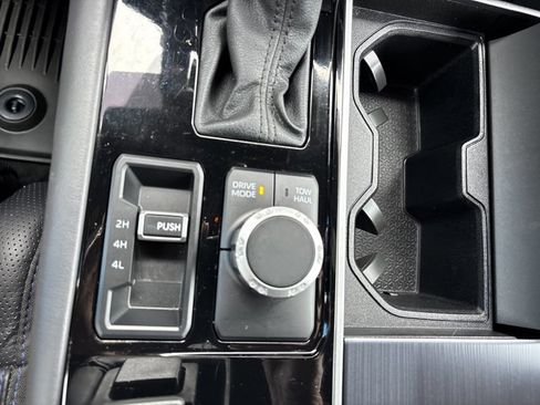 Used 2024 Toyota Tundra Platinum AWD/4WD image 42