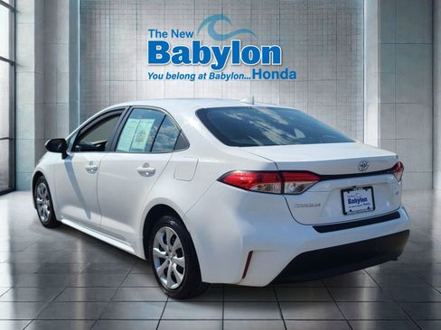 Used 2023 Toyota Corolla LE FWD image 2