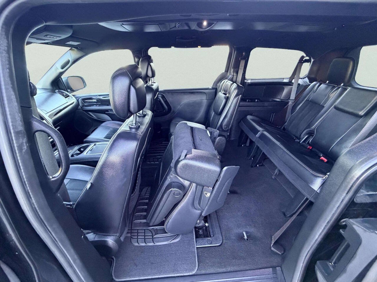 Used 2016 Dodge Grand Caravan SXT FWD image 22