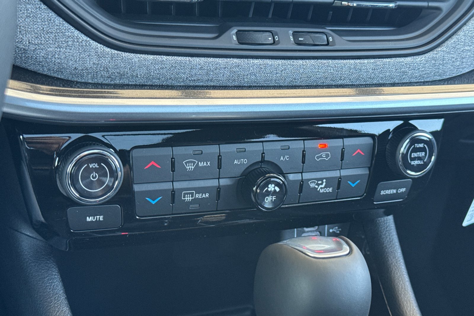 New 2026 Jeep Compass Latitude AWD/4WD image 19