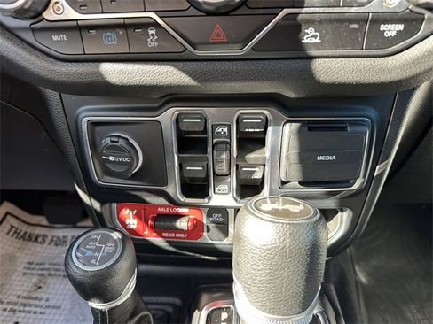 Used 2024 Jeep Wrangler Unlimited image 20