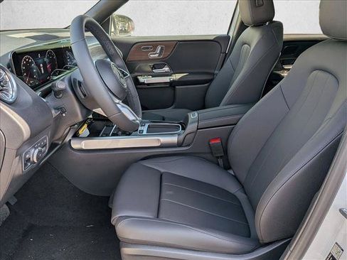 New 2026 Mercedes-Benz GLB 250 4MATIC image 4