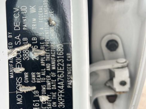 Used 2018 Kia Forte LX image 11