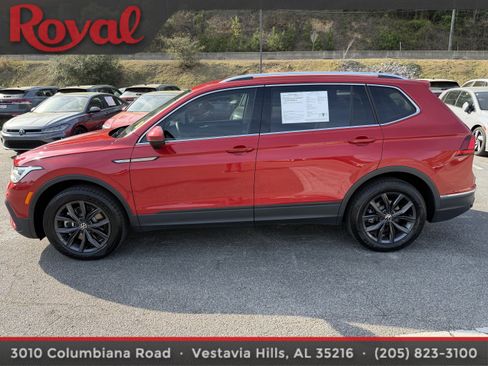 Certified 2024 Volkswagen Tiguan SE image 8