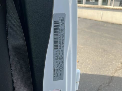 Used 2017 Jeep Wrangler Unlimited Sahara w/ Connectivity Group image 40