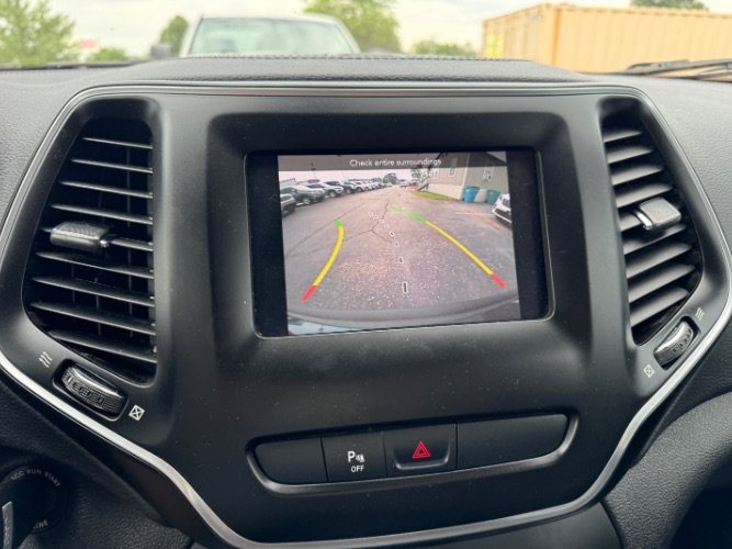 Used 2019 Jeep Cherokee Latitude w/ Popular Appearance Group AWD/4WD image 20