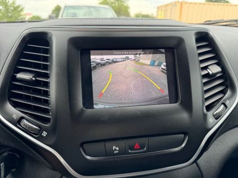 Used 2019 Jeep Cherokee Latitude w/ Popular Appearance Group AWD/4WD image 20