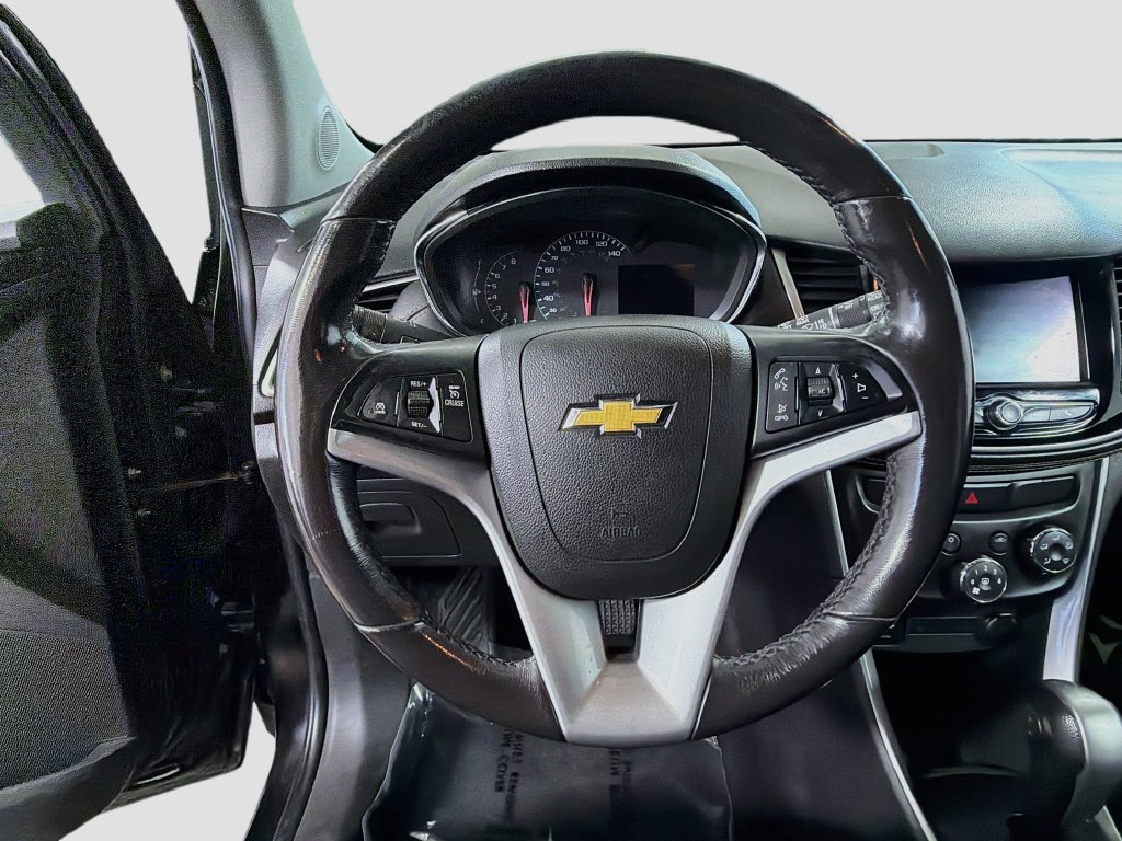 Used 2020 Chevrolet Trax LT w/ LT Convenience Package AWD/4WD image 13