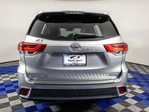 Used 2018 Toyota Highlander Limited Platinum FWD image 7