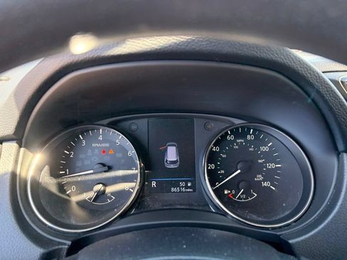 Used 2018 Nissan Rogue S FWD image 30