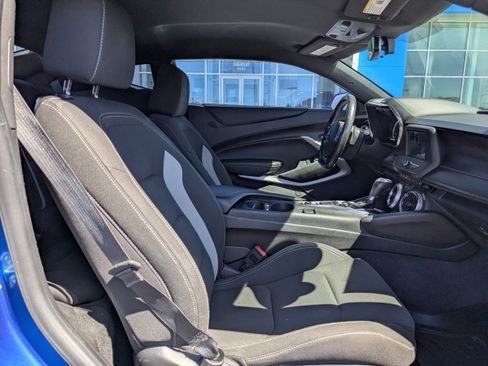 Used 2018 Chevrolet Camaro LT RWD image 32