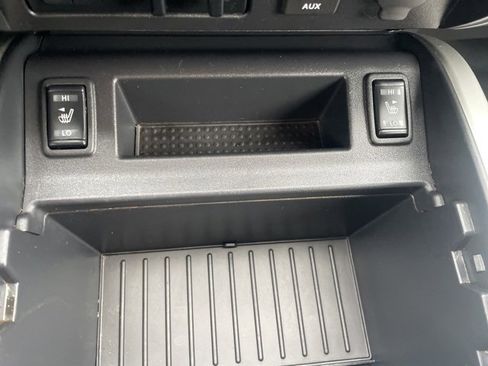 Used 2018 Nissan Titan SL w/ Chrome Package image 29