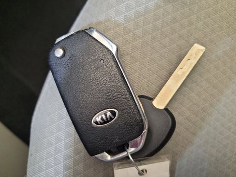 Used 2025 Kia Soul LX image 32