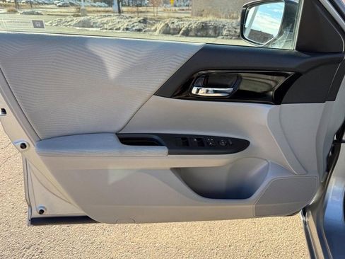 Used 2017 Honda Accord LX image 19