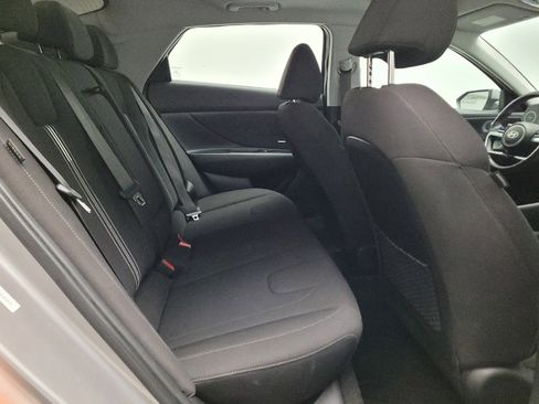 Used 2025 Hyundai Elantra SEL FWD image 19