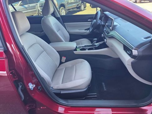 Used 2024 Nissan Altima 2.5 SV image 21
