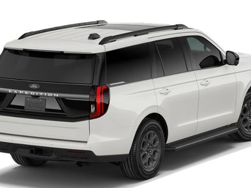 New 2026 Ford Expedition Active image 3