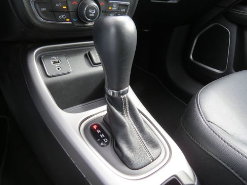 Certified 2021 Jeep Compass Latitude image 28