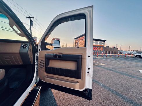 Used 2014 Ford F250 Lariat image 36