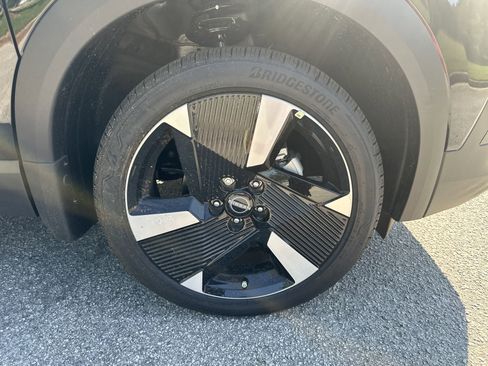 New 2025 Nissan Kicks SR image 12