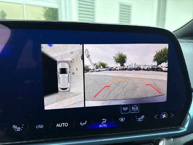 Used 2024 Chevrolet Equinox EV LT FWD image 21